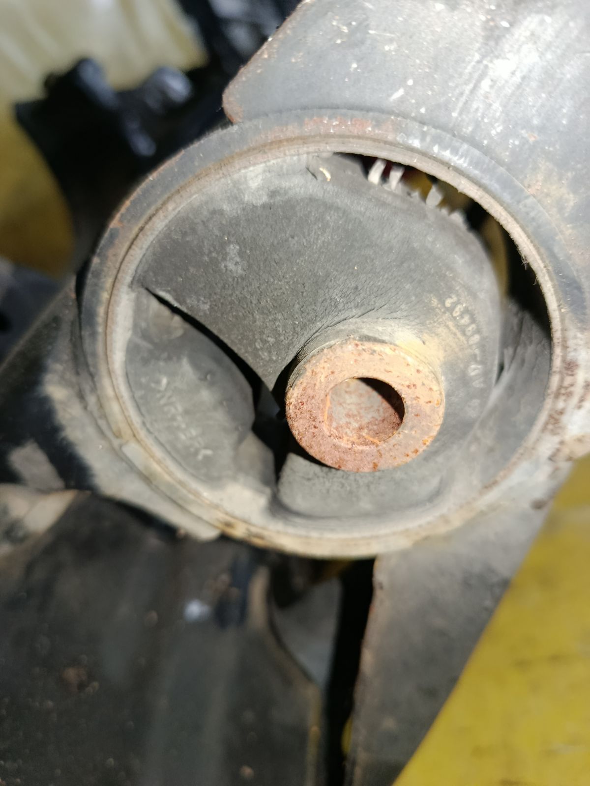 Балка под ДВС 51201-28230 на Toyota Voxy ZRR70W 3ZR-FAE Фото 7