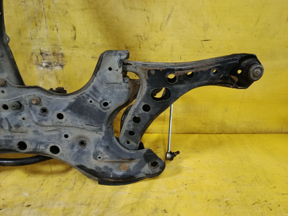 Балка под ДВС 51201-28230 на Toyota Voxy ZRR70W 3ZR-FAE Фото 9