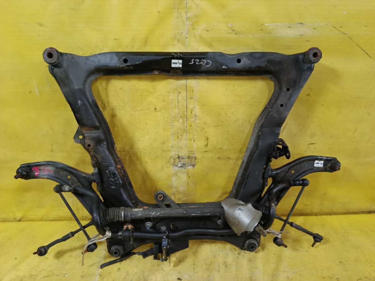 Балка под ДВС на Nissan Serena CC25 MR20DE Фото 3
