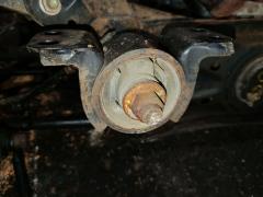 Балка подвески на Toyota Crown GS151 1G-FE Фото 12