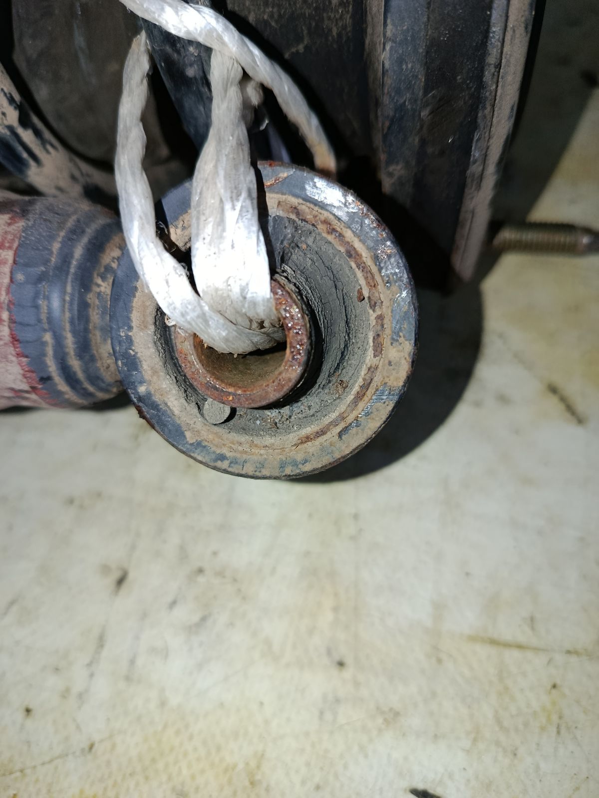 Стойка амортизатора 130039, 341292, 341308, 48530-22160, 48530-22410, 48530-22420, 48530-22460, 48530-29245, 48530-29246, 48530-29675, 48530-29685, 48530-30190, 48530-30200, 48530-39285, 48530-39295, 4853029255, 4853029256, 8341308, CR-049-4968, CR-049R-GX90, CR9007, SJ-049-4968, SJ-049R-GX90, ST-049-4968, ST-049R-GX90, U3757 на Toyota Crown GS151 1G-FE Фото 5