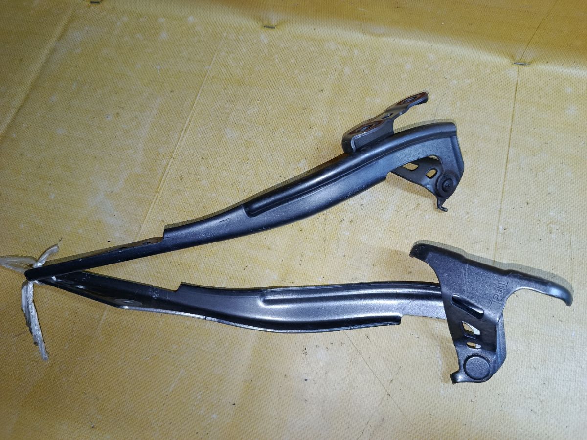 Крепление капота на Honda Insight ZE2 Фото 4