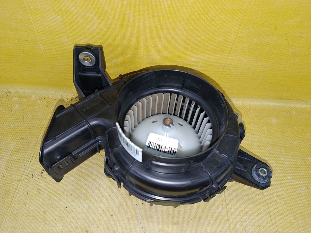 Мотор охлаждения батареи 1J810-RBJ-0031 на Honda Insight ZE2 Фото 3