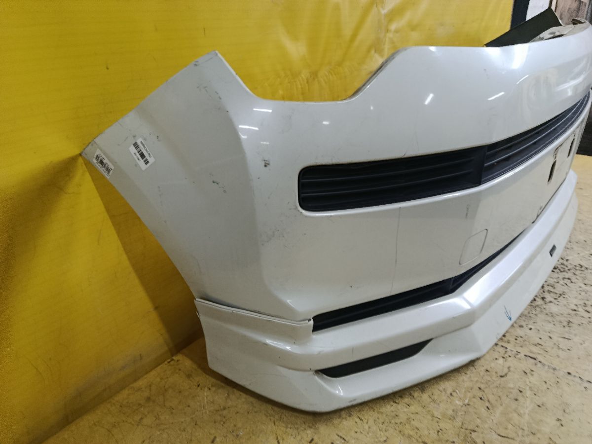 Бампер 52119-52810 на Toyota Spade NCP141 Фото 4