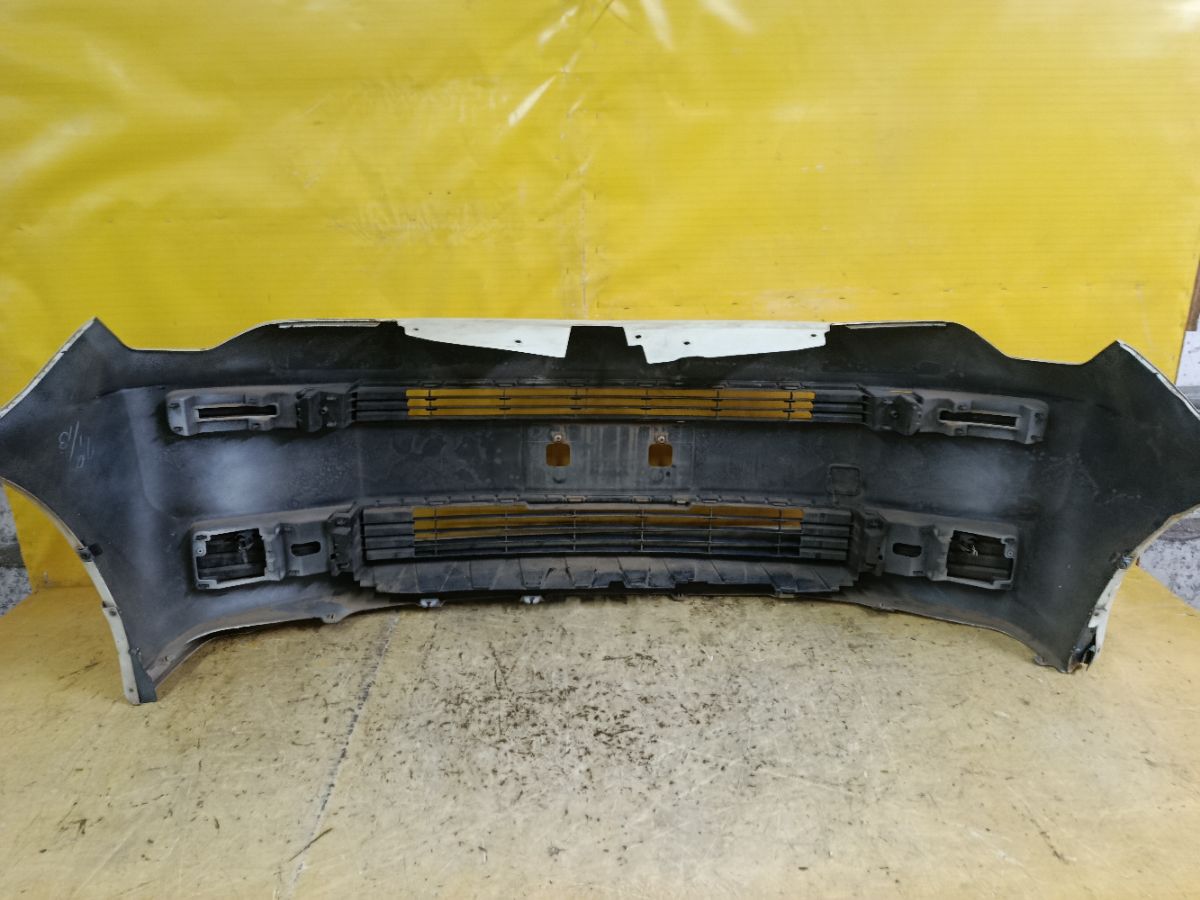 Бампер 52119-52810 на Toyota Spade NCP141 Фото 6