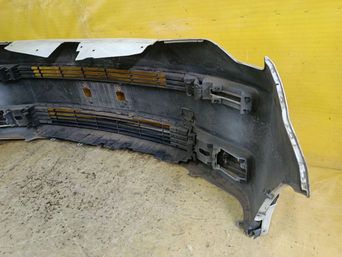 Бампер 52119-52810 на Toyota Spade NCP141 Фото 8