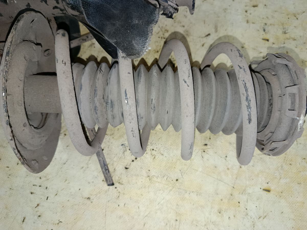 Стойка амортизатора на Honda Fit Hybrid GP1 LDA Фото 5