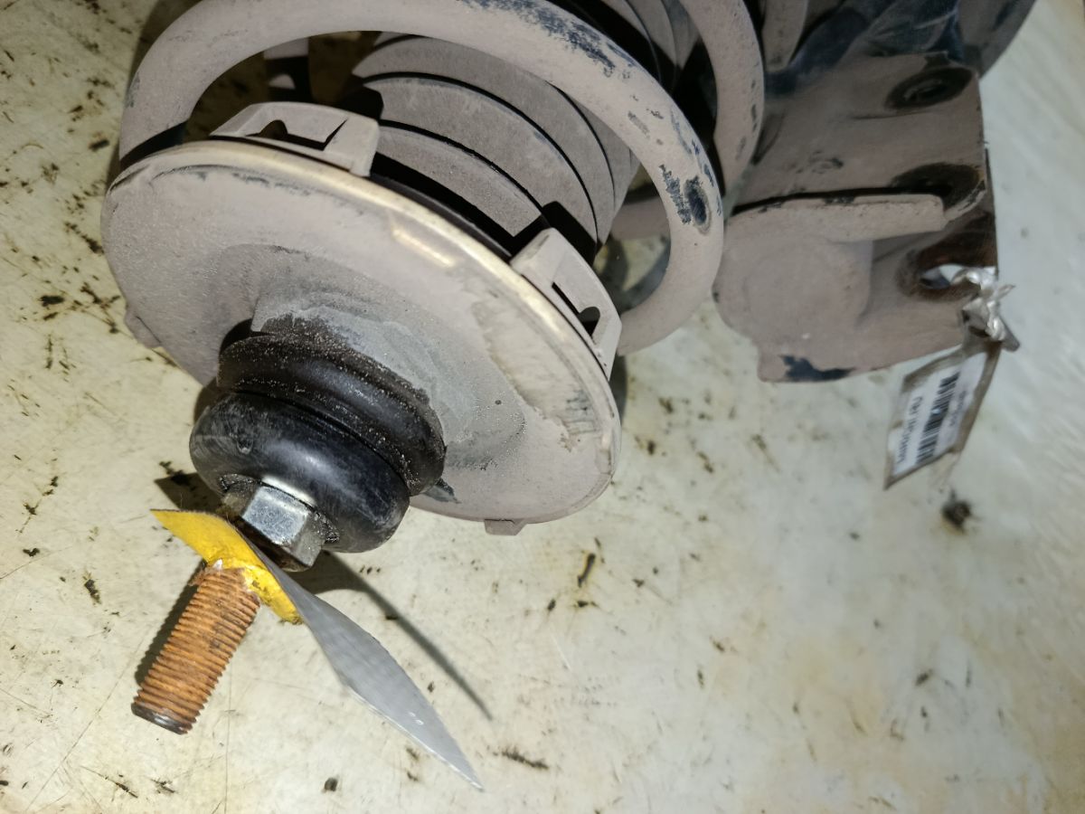 Стойка амортизатора на Honda Fit Hybrid GP1 LDA Фото 7