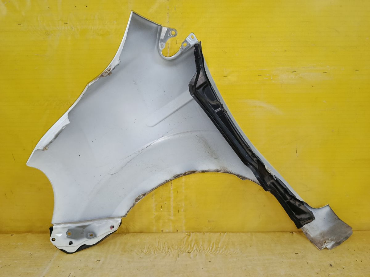 Крыло переднее на Toyota Porte NCP141 Фото 7