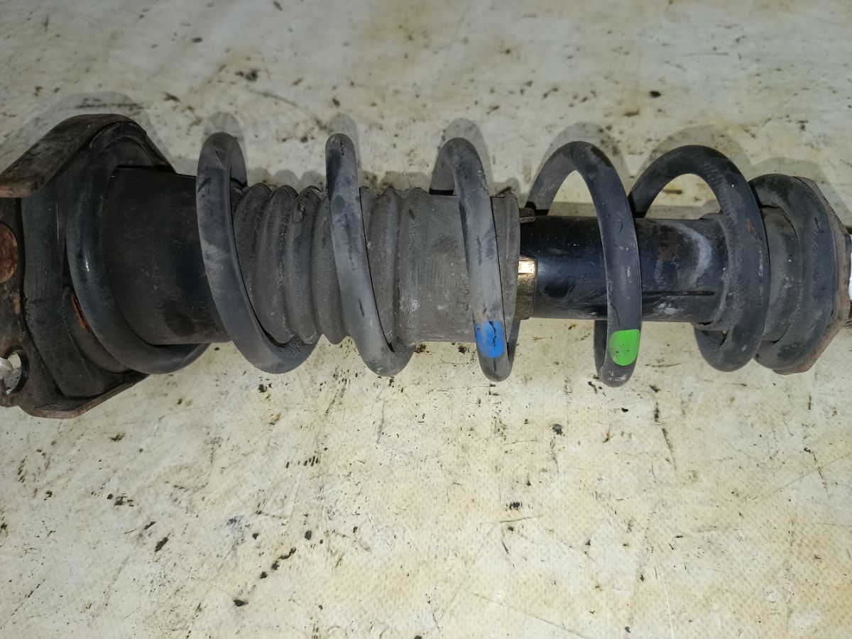 Стойка амортизатора 30-L15-A, 314 857, 341375, 48530-68010, 48530-68040, 48530-68050, 48530-68051, 48530-69215, 48530-69255, 48530-69265, 48530-69295, 48530-69315, 48530-69475, 485300M010, 4853068060, CR-049R-ZNE10, CR8853, SJ-049R-ZNE10, ST-049-4051, ST-049R-ZNE10 на Toyota Wish ZNE10G 1ZZ-FE Фото 5