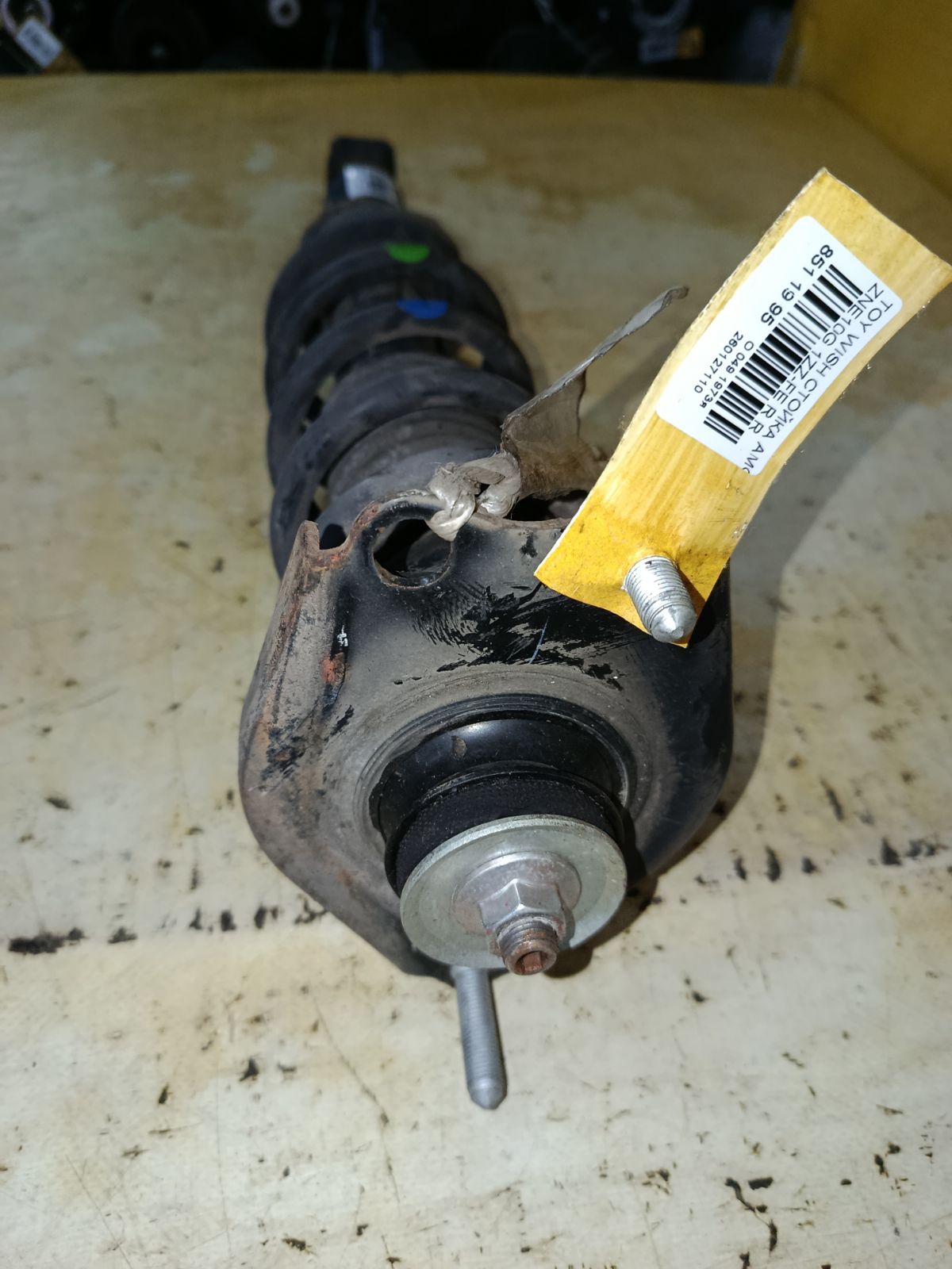 Стойка амортизатора 30-L15-A, 314 857, 341375, 48530-68010, 48530-68040, 48530-68050, 48530-68051, 48530-69215, 48530-69255, 48530-69265, 48530-69295, 48530-69315, 48530-69475, 485300M010, 4853068060, CR-049R-ZNE10, CR8853, SJ-049R-ZNE10, ST-049-4051, ST-049R-ZNE10 на Toyota Wish ZNE10G 1ZZ-FE Фото 4