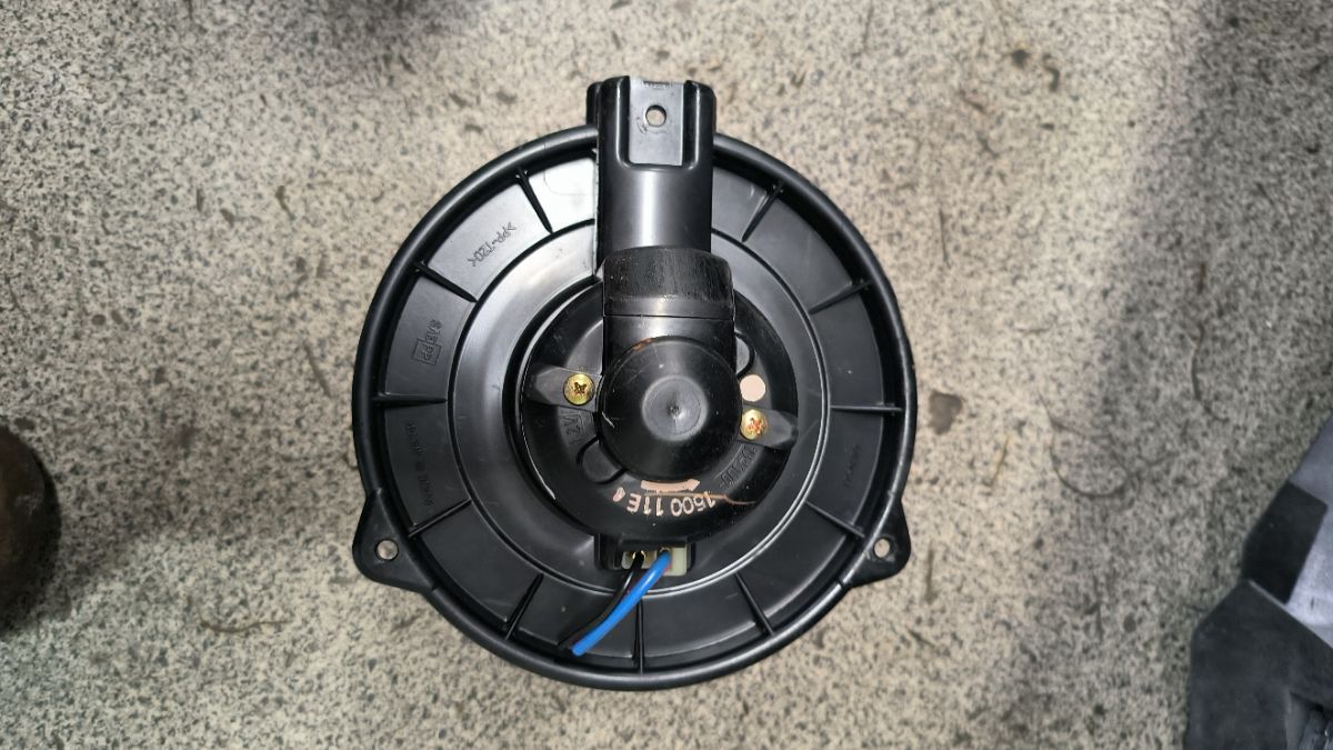 Мотор печки 87103-12050 на Toyota Caldina AZT241W Фото 5