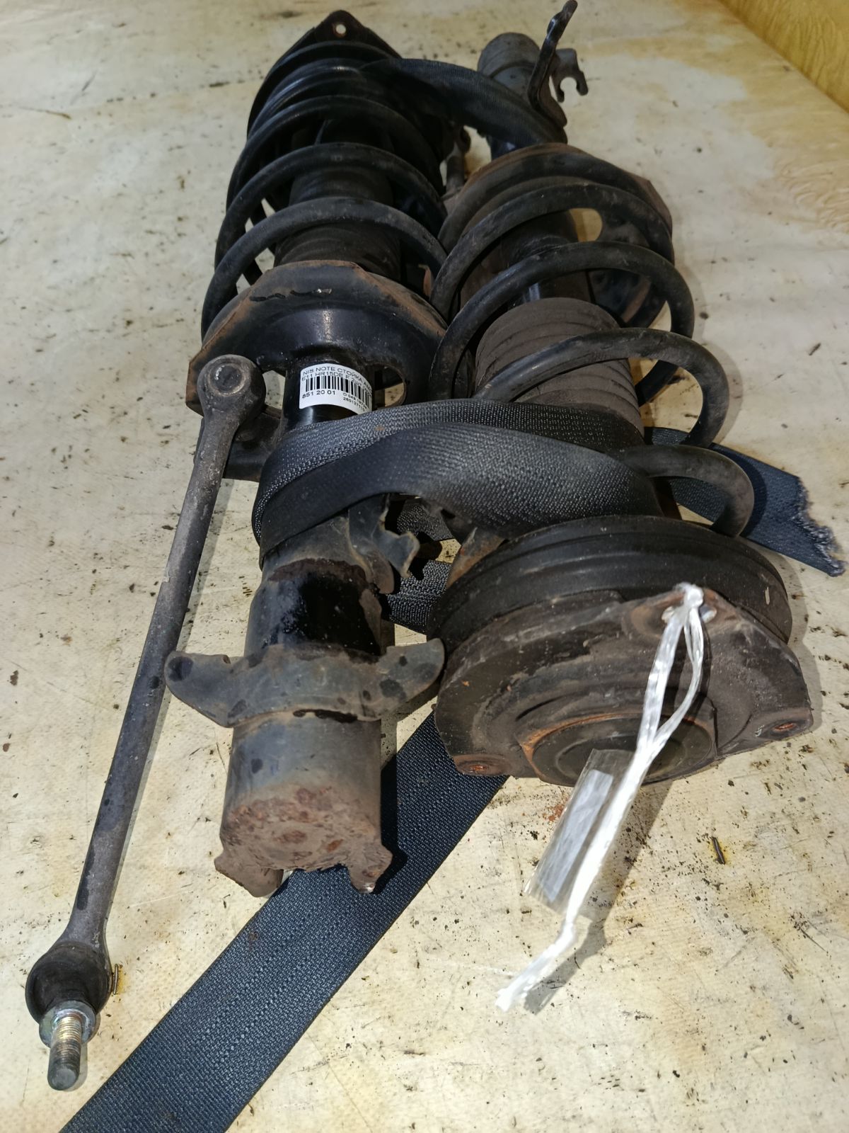 Стойка амортизатора на Nissan Note E11 HR15DE Фото 4