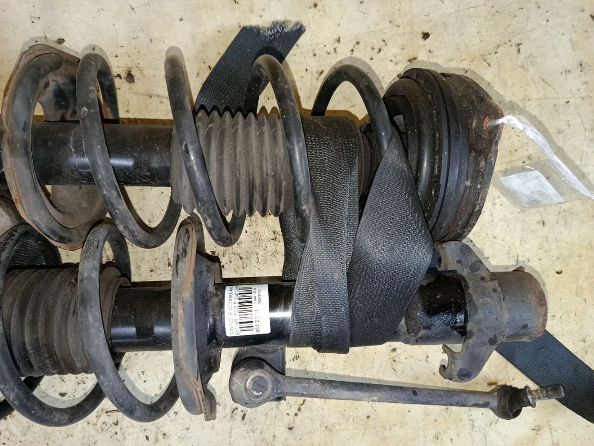 Стойка амортизатора на Nissan Note E11 HR15DE Фото 5