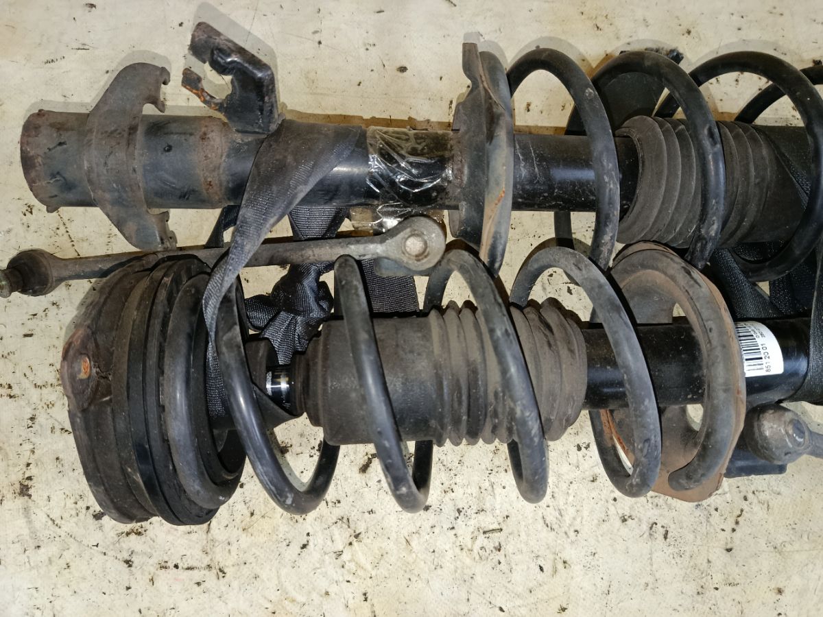 Стойка амортизатора на Nissan Note E11 HR15DE Фото 6