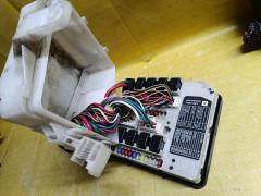 Блок предохранителей на Nissan Note E11 HR15DE Фото 6