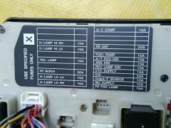 Блок предохранителей на Nissan Note E11 HR15DE Фото 7