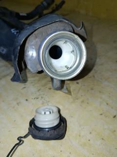 Заливная горловина топливного бака на Toyota Ractis NCP100 1NZ-FE Фото 6