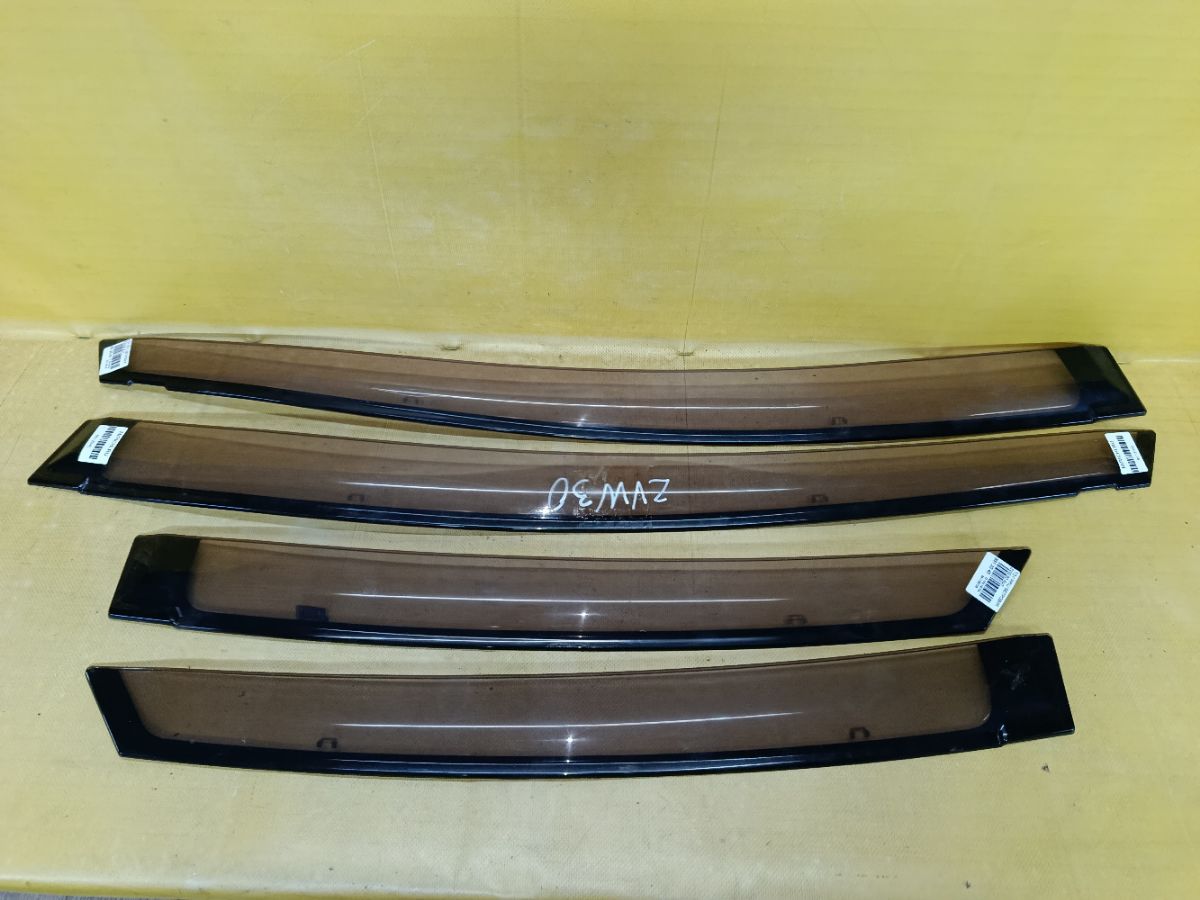 Ветровик на Toyota Prius ZVW30 Фото 4