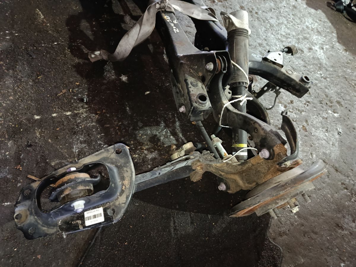 Балка подвески на Toyota Prius ZVW50 2ZR-FXE Фото 12