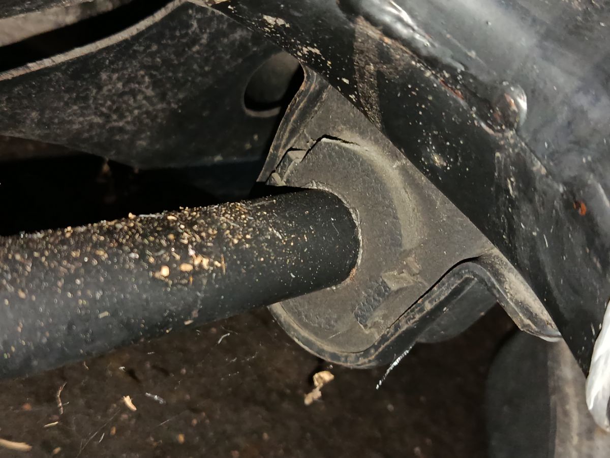 Балка подвески на Toyota Prius ZVW50 2ZR-FXE Фото 15