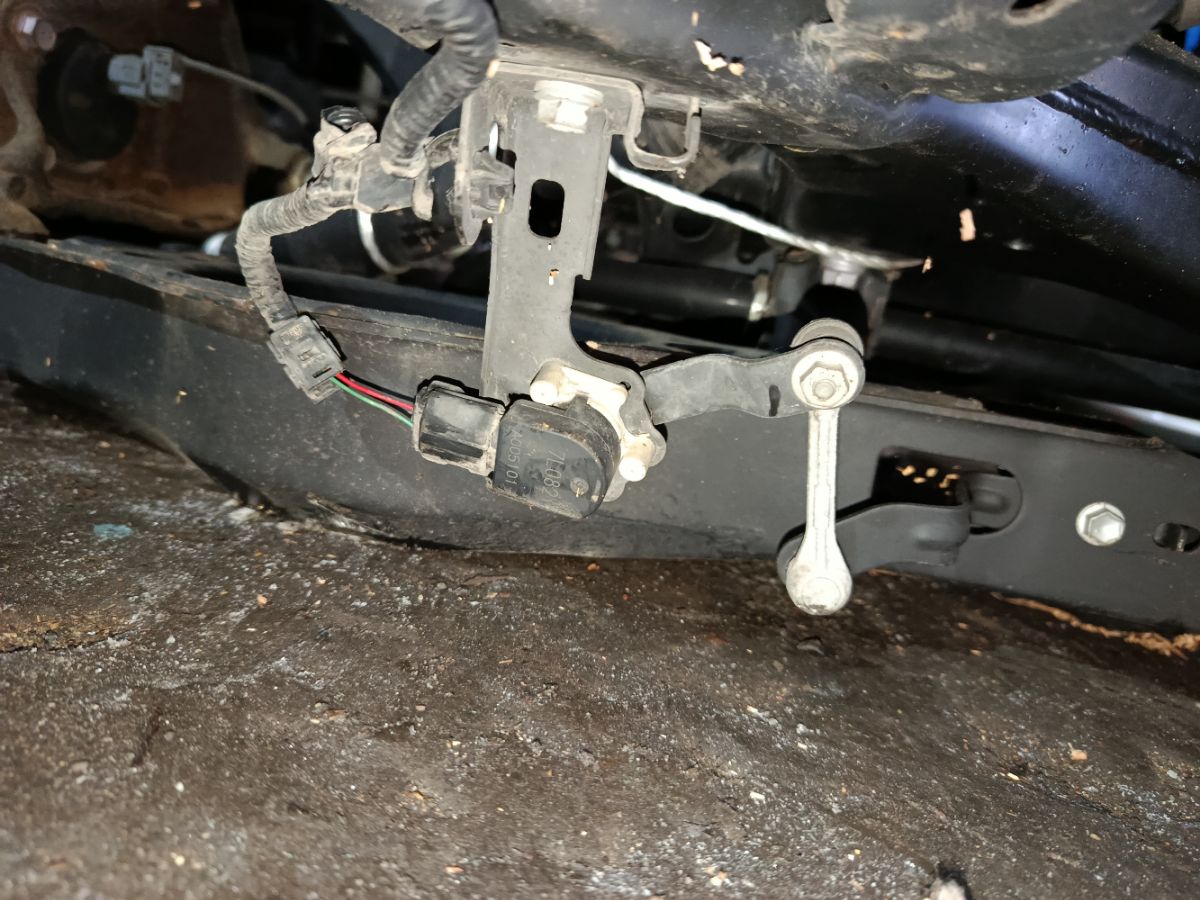 Балка подвески на Toyota Prius ZVW50 2ZR-FXE Фото 19