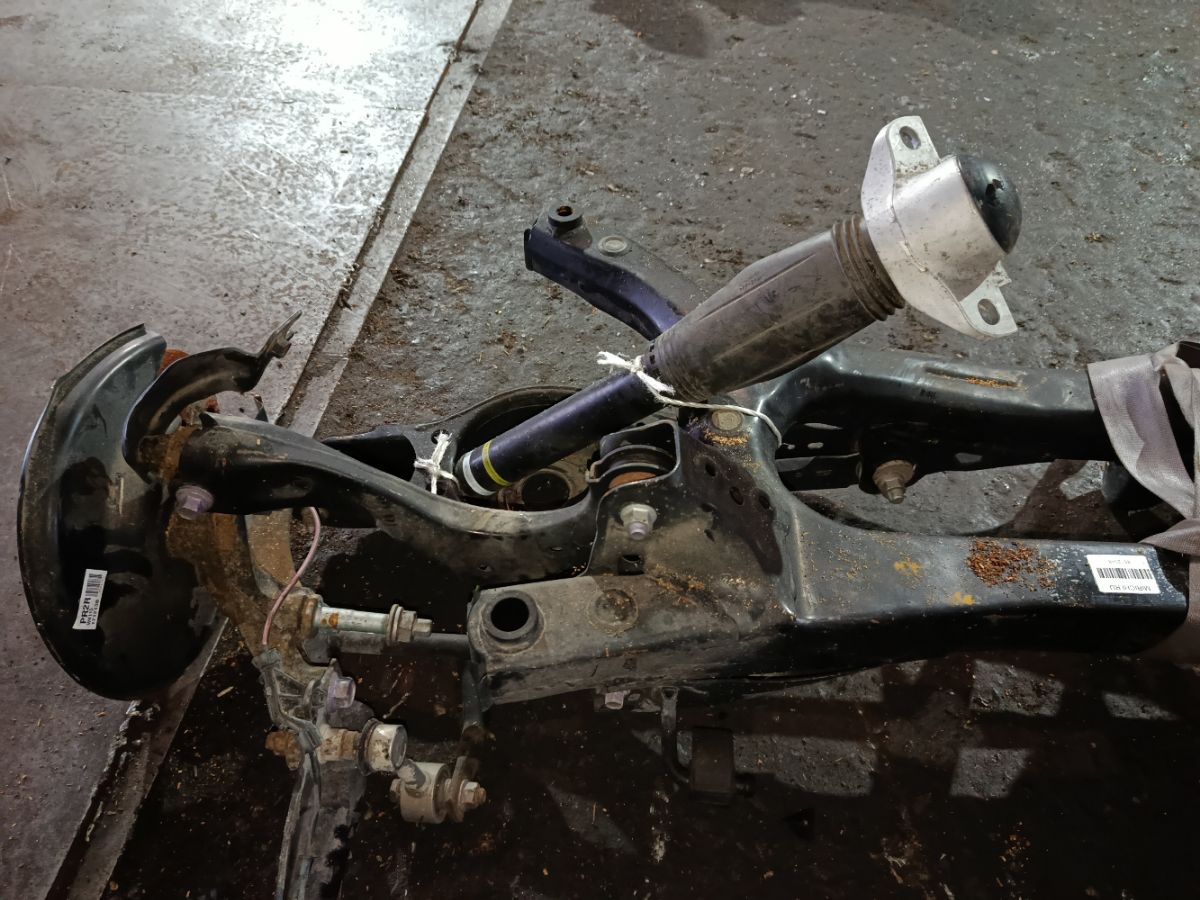 Балка подвески на Toyota Prius ZVW50 2ZR-FXE Фото 8