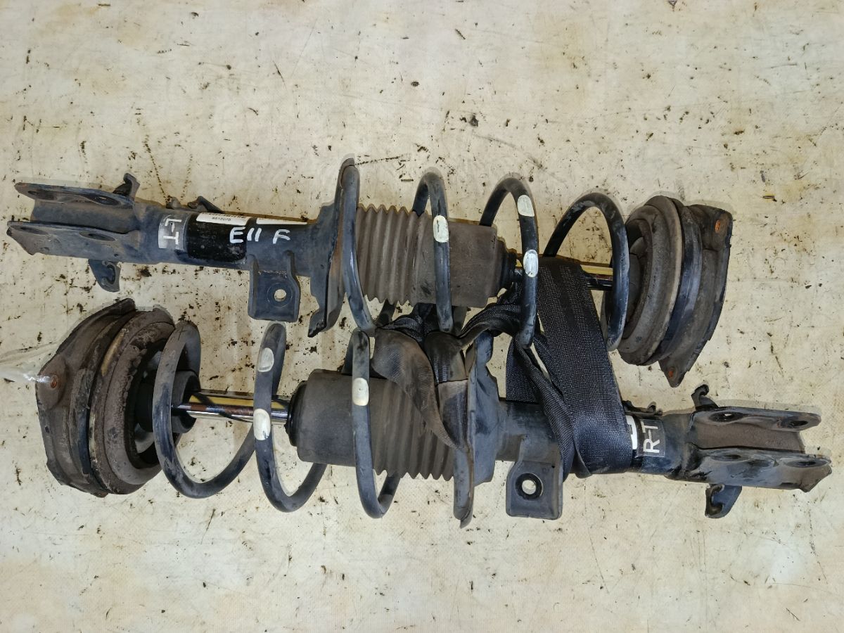 Стойка амортизатора на Nissan Note E11 HR15DE Фото 3