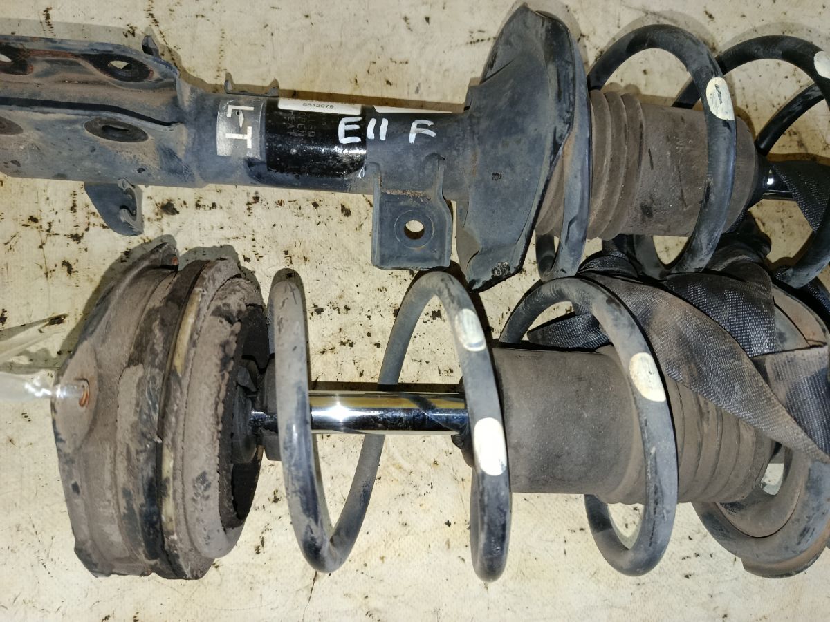 Стойка амортизатора на Nissan Note E11 HR15DE Фото 6