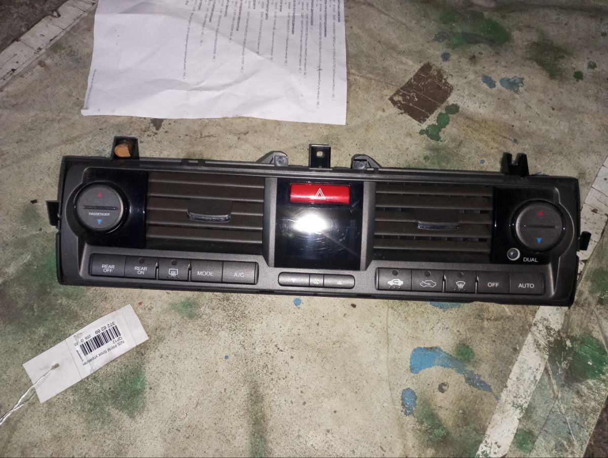 Блок управления климатконтроля на Honda Elysion RR1 K24A Фото 9