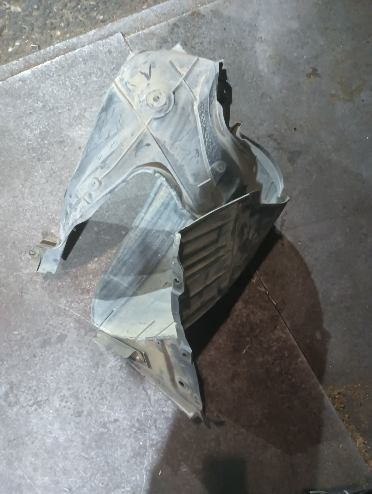 Подкрылок 63841-8Y20A, 212629, 2711FL-1B, 2711FL1, 2711FL1T, 63841-9U20A, 63841-9U20B, 63843-9U000, 915.NS11115L, 974591, DS11174AL, IK-1217, ST-DTE1-016L-2 на Nissan Note E11 HR15DE Фото 6