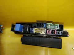 Блок предохранителей на Nissan Note E11 HR15DE Фото 3