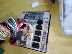 Блок предохранителей на Nissan Note E11 HR15DE Фото 4