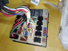 Блок предохранителей на Nissan Note E11 HR15DE Фото 5