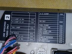 Блок предохранителей на Nissan Note E11 HR15DE Фото 6