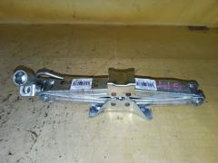 Домкрат на Honda Fit Hybrid GP1 Фото 4