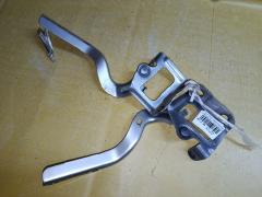 Крепление капота на Toyota Prius ZVW30 Фото 4