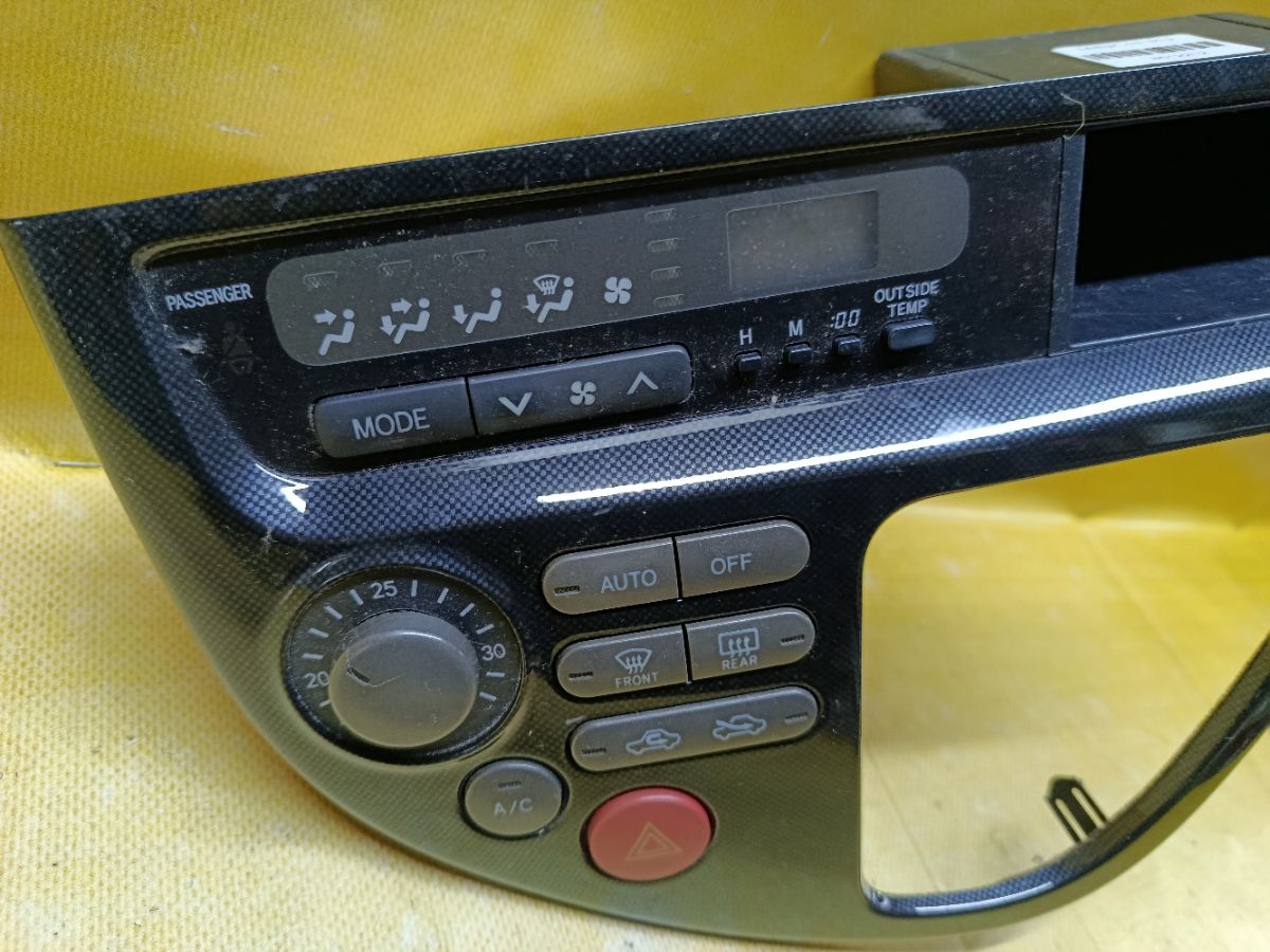 Блок управления климатконтроля 88650-68010 на Toyota Wish ZNE10G 1ZZ-FE Фото 5