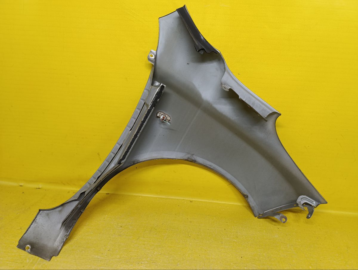 Крыло переднее 01520011, 08312624, 12932111, 1609311, 1609311A1, 191002, 27 07 01, 270701, 3328655, 6024007, 63101-AX030, 63101-AX035, 63101-AX630, 63101AX630, 6504041609311P, 8100203, 974171, 99B79L, DS0113014, DS0113034, DS10121AL, DS10121ALV, DS10121BL, DT48001600L00, DT48001602L00, DT480162, GD99B79L, L00812, MV 63101AX630, MV63101AX630, NI264021FL, NNMIC03270L, NSMCR03121L, PDS10121AL, STDT480162 на Nissan March AK12 Фото 16