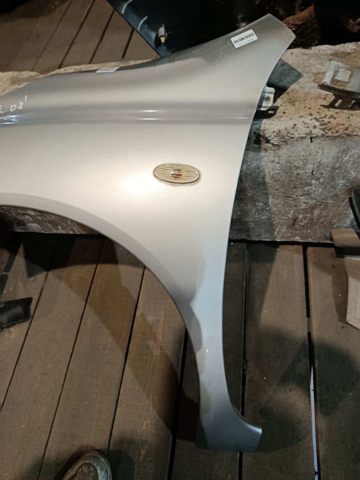 Крыло переднее 01520011, 08312624, 12932111, 1609311, 1609311A1, 191002, 27 07 01, 270701, 3328655, 6024007, 63101-AX030, 63101-AX035, 63101-AX630, 63101AX630, 6504041609311P, 8100203, 974171, 99B79L, DS0113014, DS0113034, DS10121AL, DS10121ALV, DS10121BL, DT48001600L00, DT48001602L00, DT480162, GD99B79L, L00812, MV 63101AX630, MV63101AX630, NI264021FL, NNMIC03270L, NSMCR03121L, PDS10121AL, STDT480162 на Nissan March AK12 Фото 22