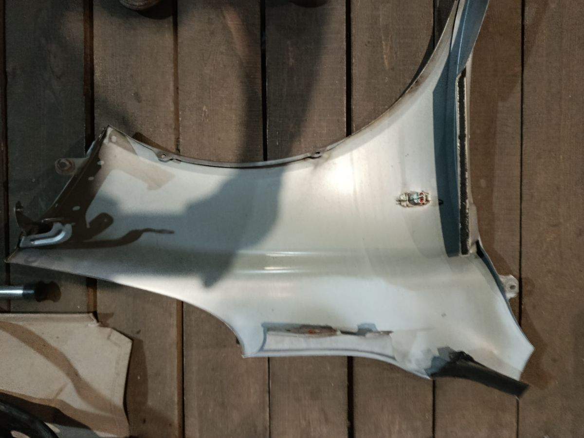 Крыло переднее 01520011, 08312624, 12932111, 1609311, 1609311A1, 191002, 27 07 01, 270701, 3328655, 6024007, 63101-AX030, 63101-AX035, 63101-AX630, 63101AX630, 6504041609311P, 8100203, 974171, 99B79L, DS0113014, DS0113034, DS10121AL, DS10121ALV, DS10121BL, DT48001600L00, DT48001602L00, DT480162, GD99B79L, L00812, MV 63101AX630, MV63101AX630, NI264021FL, NNMIC03270L, NSMCR03121L, PDS10121AL, STDT480162 на Nissan March AK12 Фото 24