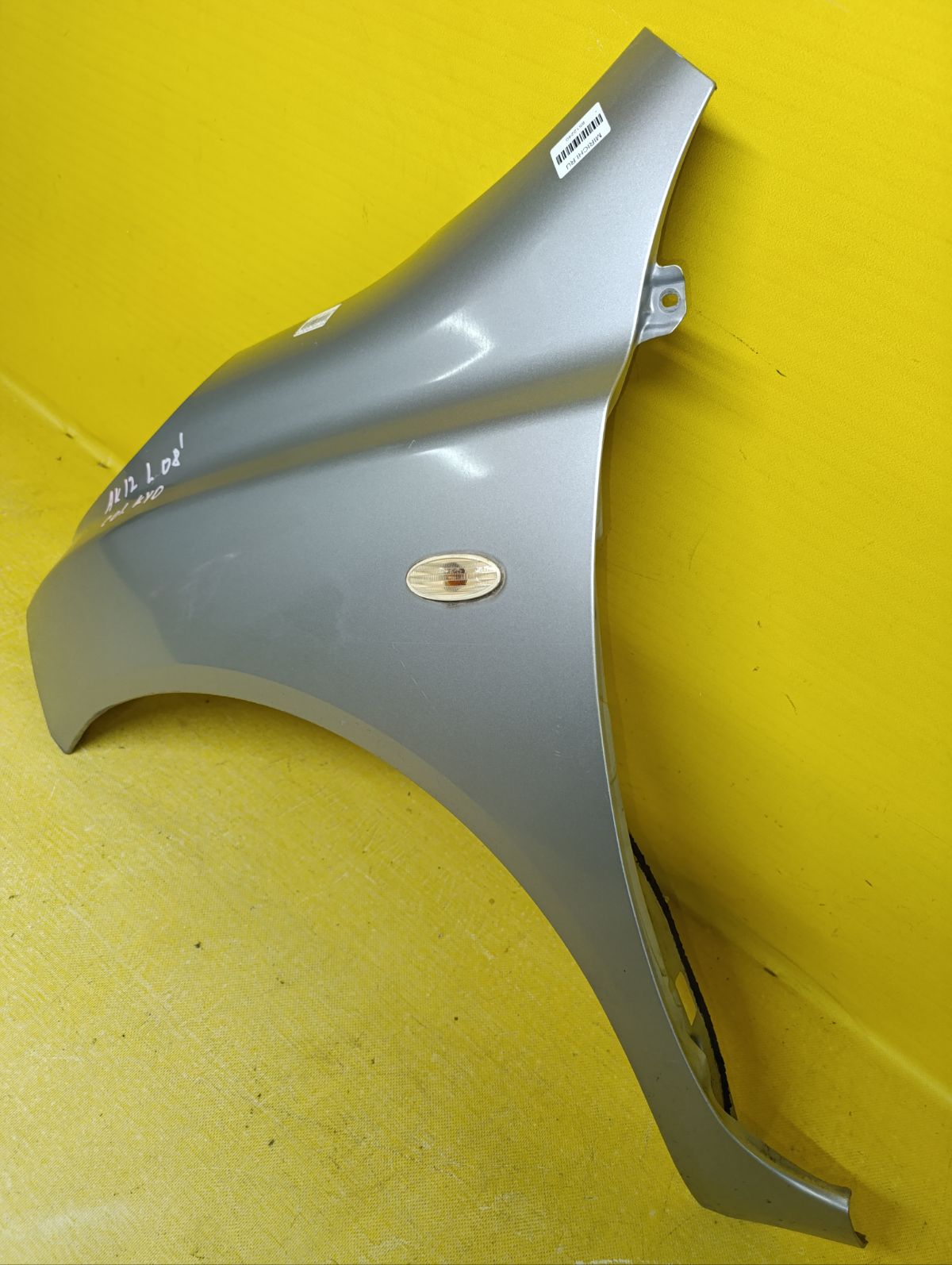 Крыло переднее 01520011, 08312624, 12932111, 1609311, 1609311A1, 191002, 27 07 01, 270701, 3328655, 6024007, 63101-AX030, 63101-AX035, 63101-AX630, 63101AX630, 6504041609311P, 8100203, 974171, 99B79L, DS0113014, DS0113034, DS10121AL, DS10121ALV, DS10121BL, DT48001600L00, DT48001602L00, DT480162, GD99B79L, L00812, MV 63101AX630, MV63101AX630, NI264021FL, NNMIC03270L, NSMCR03121L, PDS10121AL, STDT480162 на Nissan March AK12 Фото 9