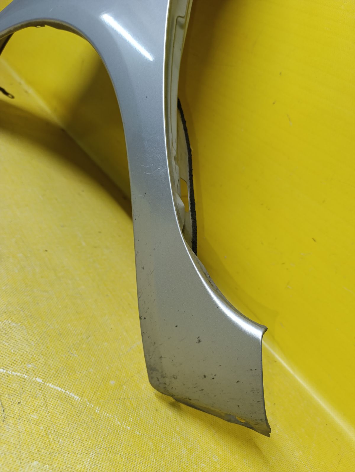 Крыло переднее 01520011, 08312624, 12932111, 1609311, 1609311A1, 191002, 27 07 01, 270701, 3328655, 6024007, 63101-AX030, 63101-AX035, 63101-AX630, 63101AX630, 6504041609311P, 8100203, 974171, 99B79L, DS0113014, DS0113034, DS10121AL, DS10121ALV, DS10121BL, DT48001600L00, DT48001602L00, DT480162, GD99B79L, L00812, MV 63101AX630, MV63101AX630, NI264021FL, NNMIC03270L, NSMCR03121L, PDS10121AL, STDT480162 на Nissan March AK12 Фото 10