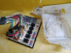 Блок предохранителей на Nissan Note E11 HR15DE Фото 5