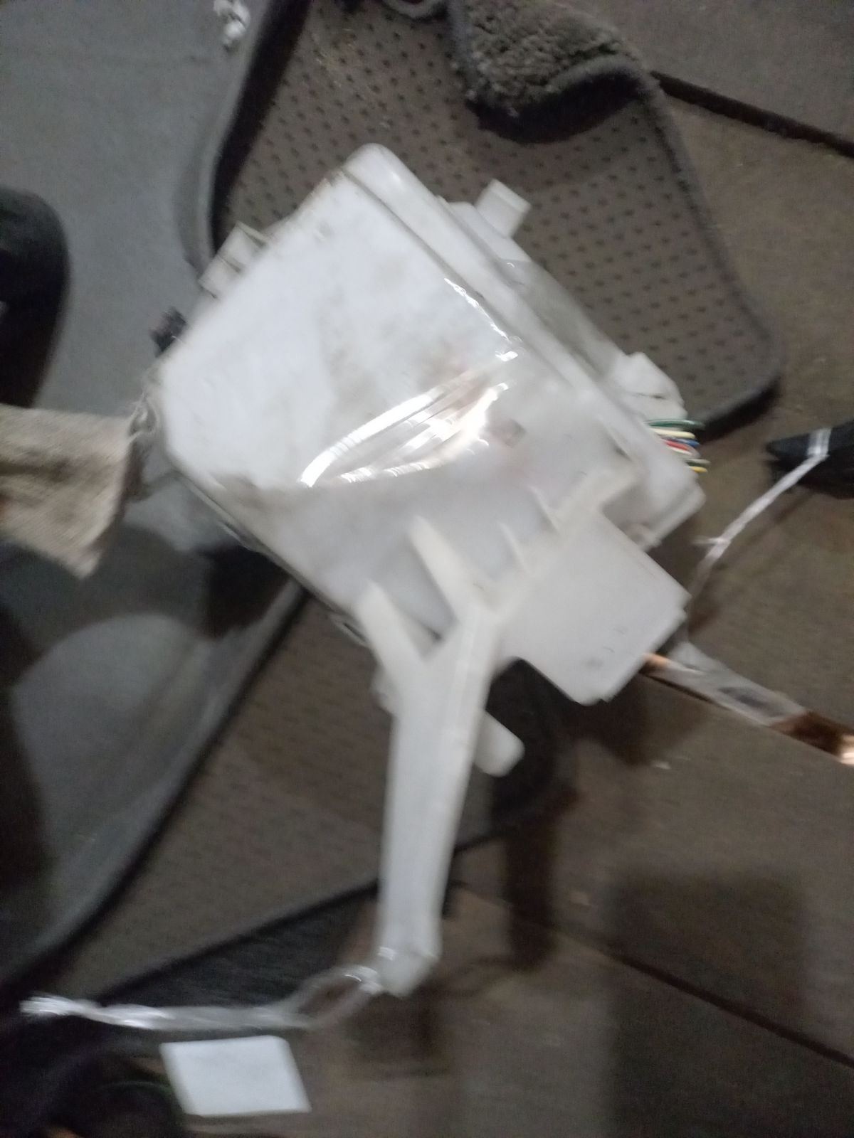 Блок предохранителей на Nissan March AK12 CR12DE Фото 8