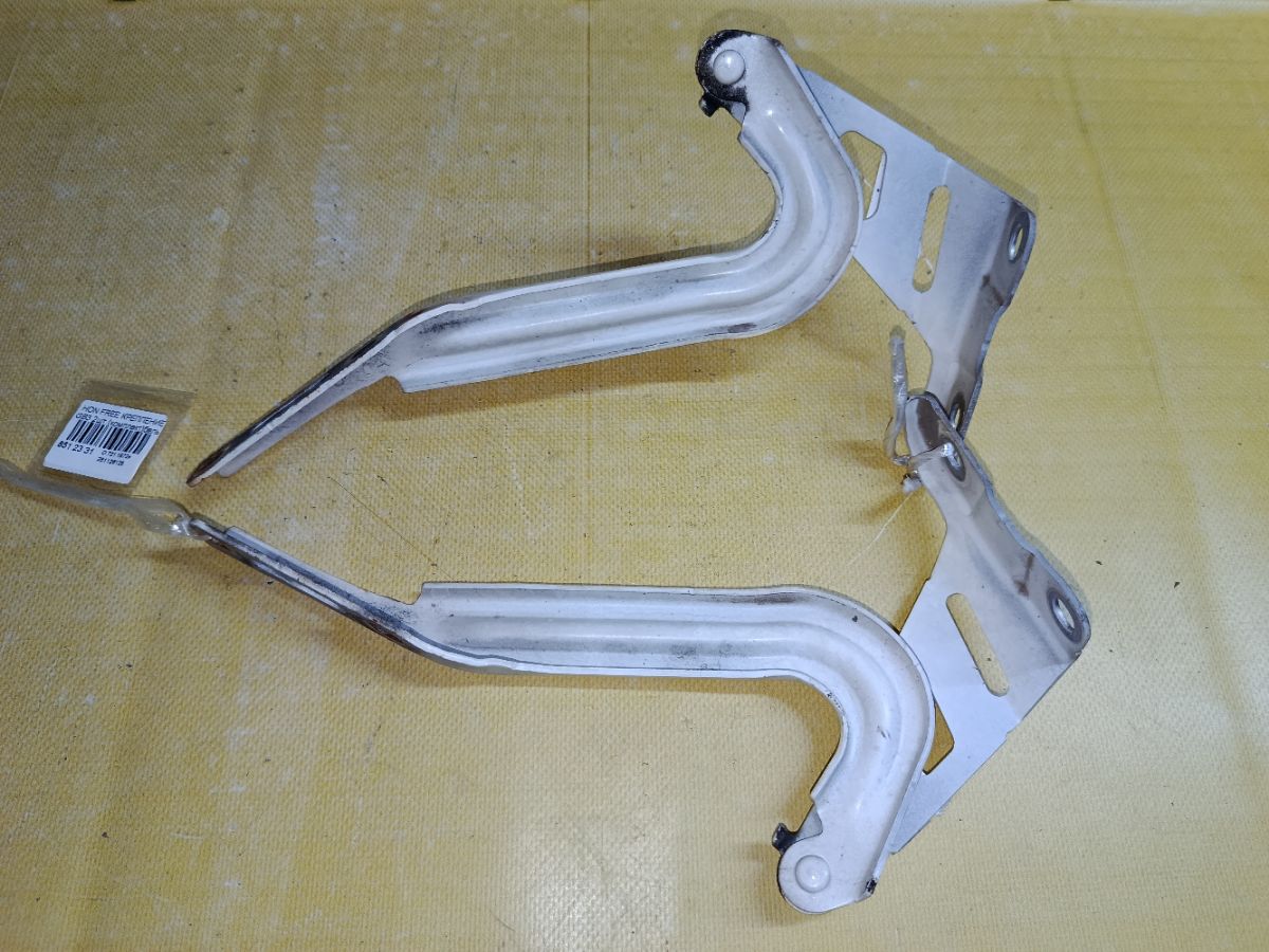 Крепление капота на Honda Freed GB3 Фото 3