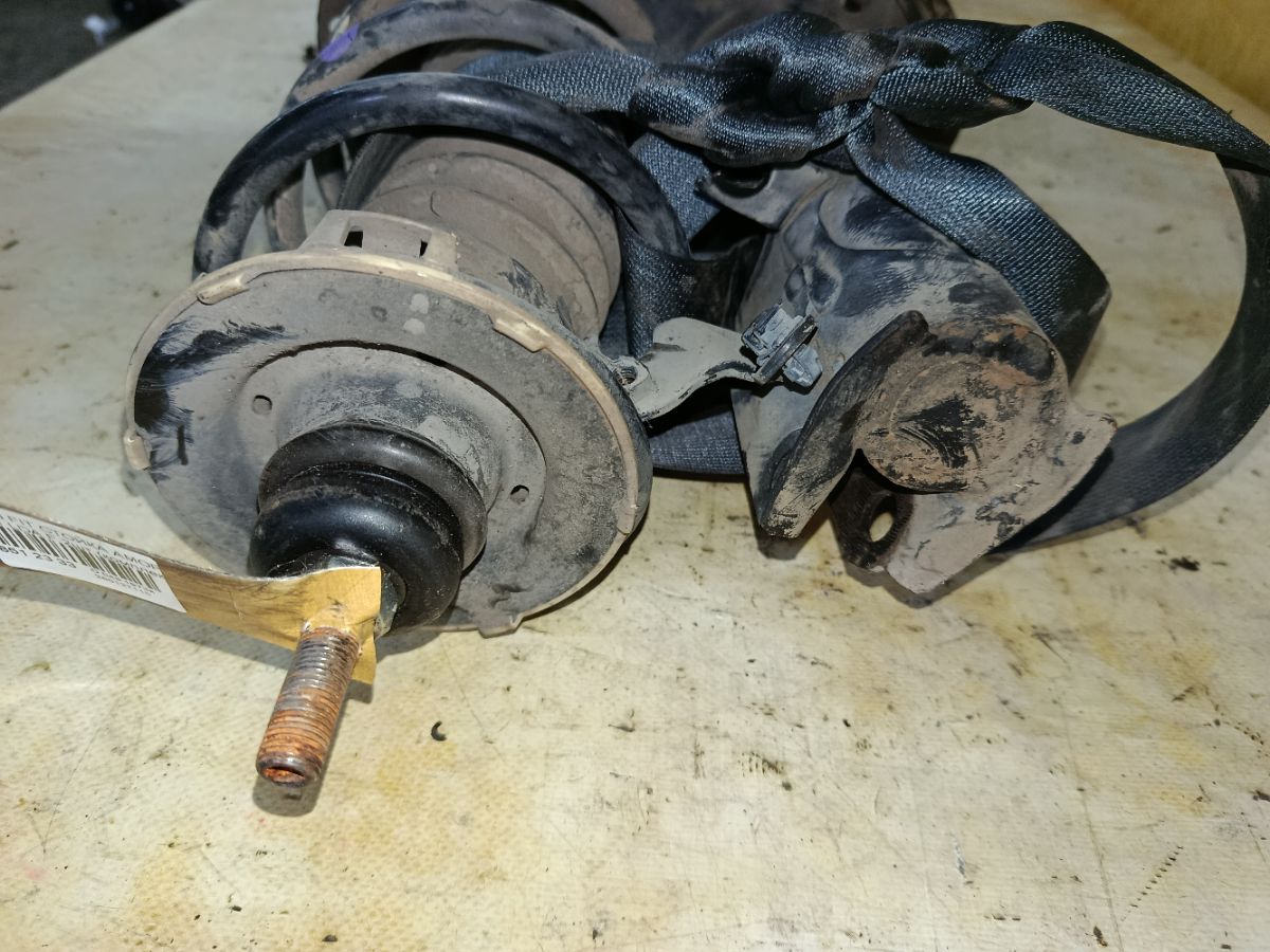 Стойка амортизатора на Honda Fit Hybrid GP1 LDA Фото 4