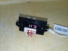 Регулятор скорости мотора отопителя на Nissan Note E11 HR15DE Фото 3