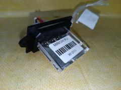 Регулятор скорости мотора отопителя на Nissan Note E11 HR15DE Фото 5