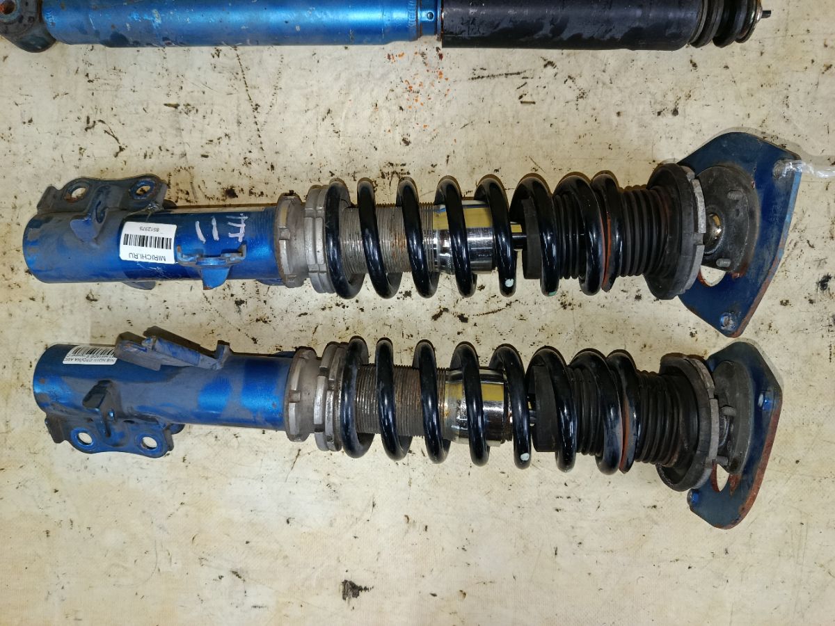 Стойка амортизатора на Nissan Note E11 HR15DE Фото 4